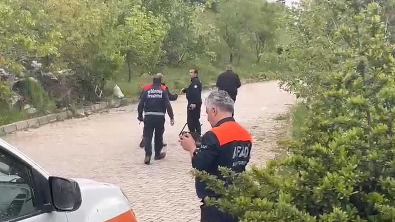 Eğirdir'de kayalıklarda mahsur kalan çocuklar ekiplerce kurtarıldı