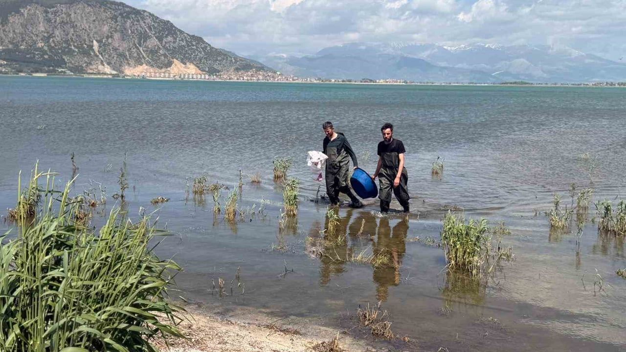Eğirdir Gölü'nde 100 metrelik yasa dışı uzatma ağı ele geçirildi