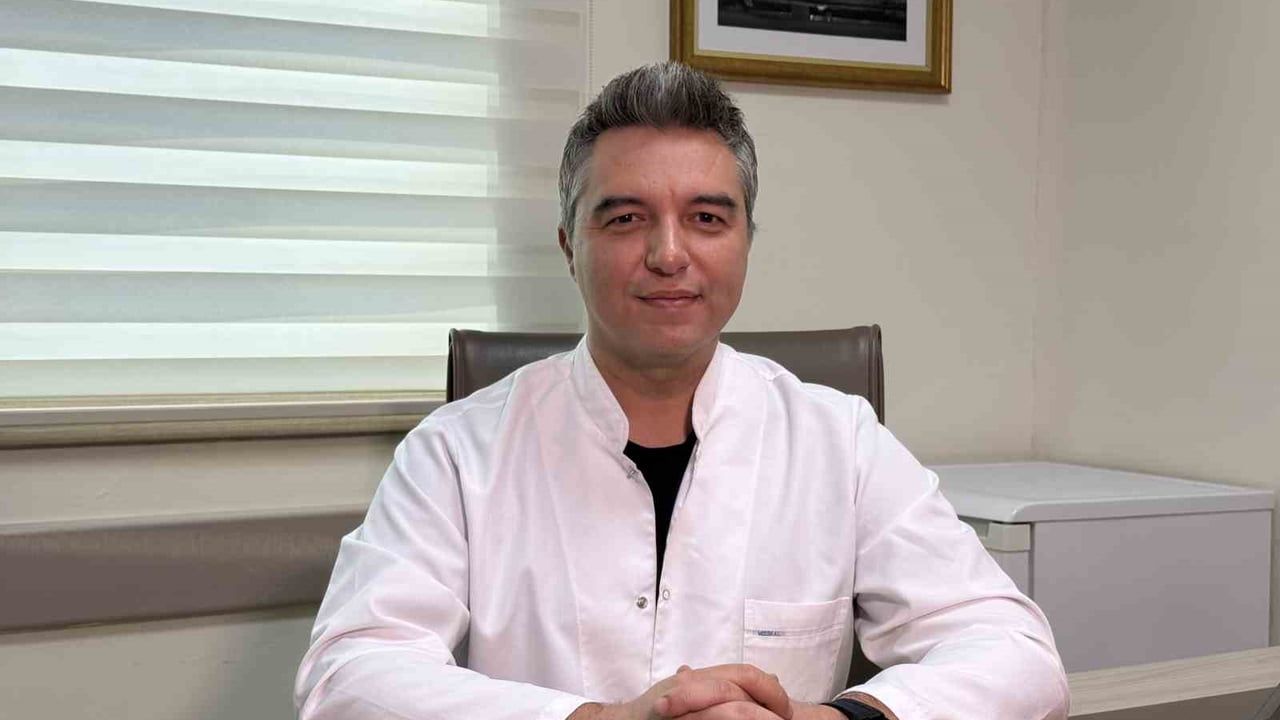 Ekran bağımlılığı tuvalette hemoroidi artırıyor: Doç. Dr. Ahmet Sürek uyardı