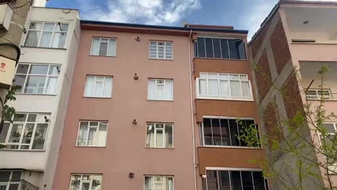 Elazığ'da 17 yaşındaki genç kız 5. kattan düşerek ağır yaralandı