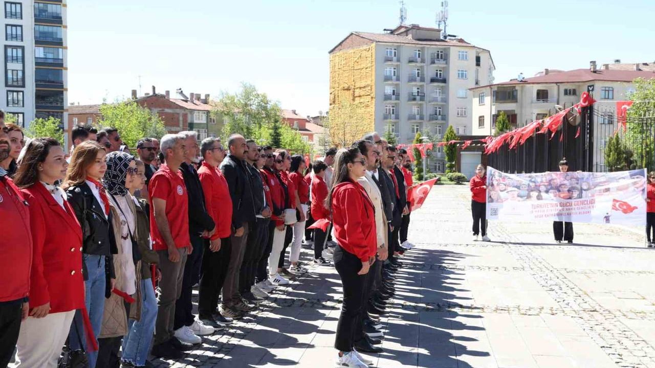 Elazığ’da 19 Mayıs Kutlamaları Valilik Meydanı’nda Çelenk Sunumu ile Başladı