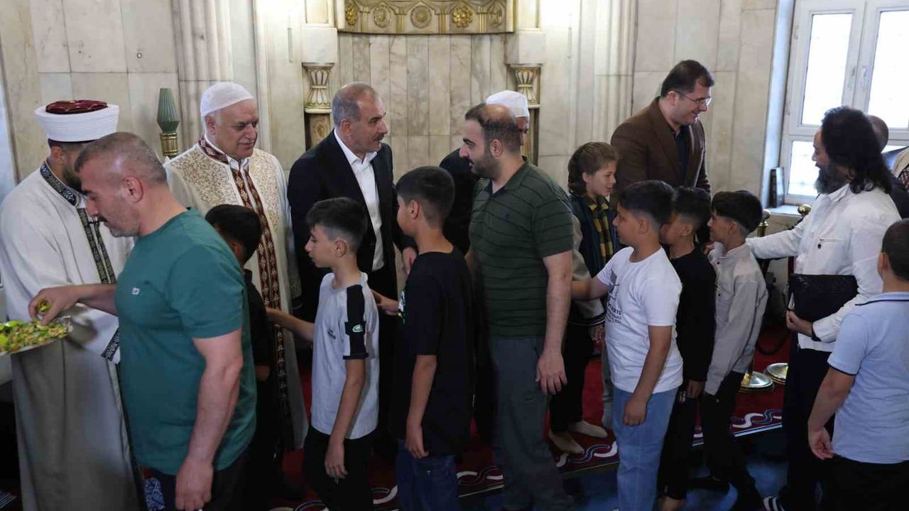 Elazığ'da Bayram Namazı İçin Camiler Doldu