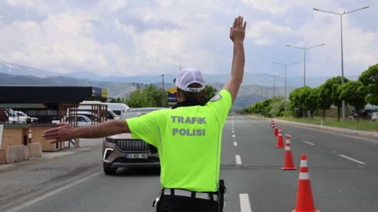 Elazığ'da bayram öncesi dron destekli trafik denetimi ve terminal bilgilendirmeleri