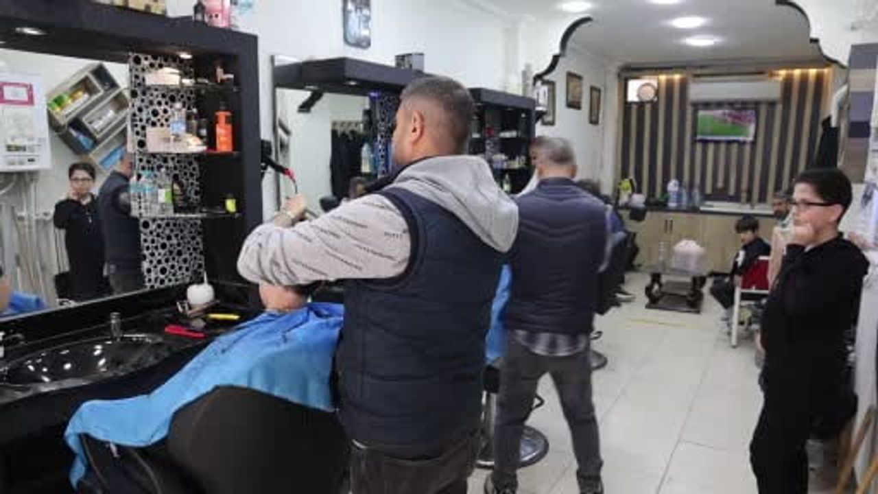 Elazığ'da berber ve kuaförlerde Kurban Bayramı öncesi yoğun mesai