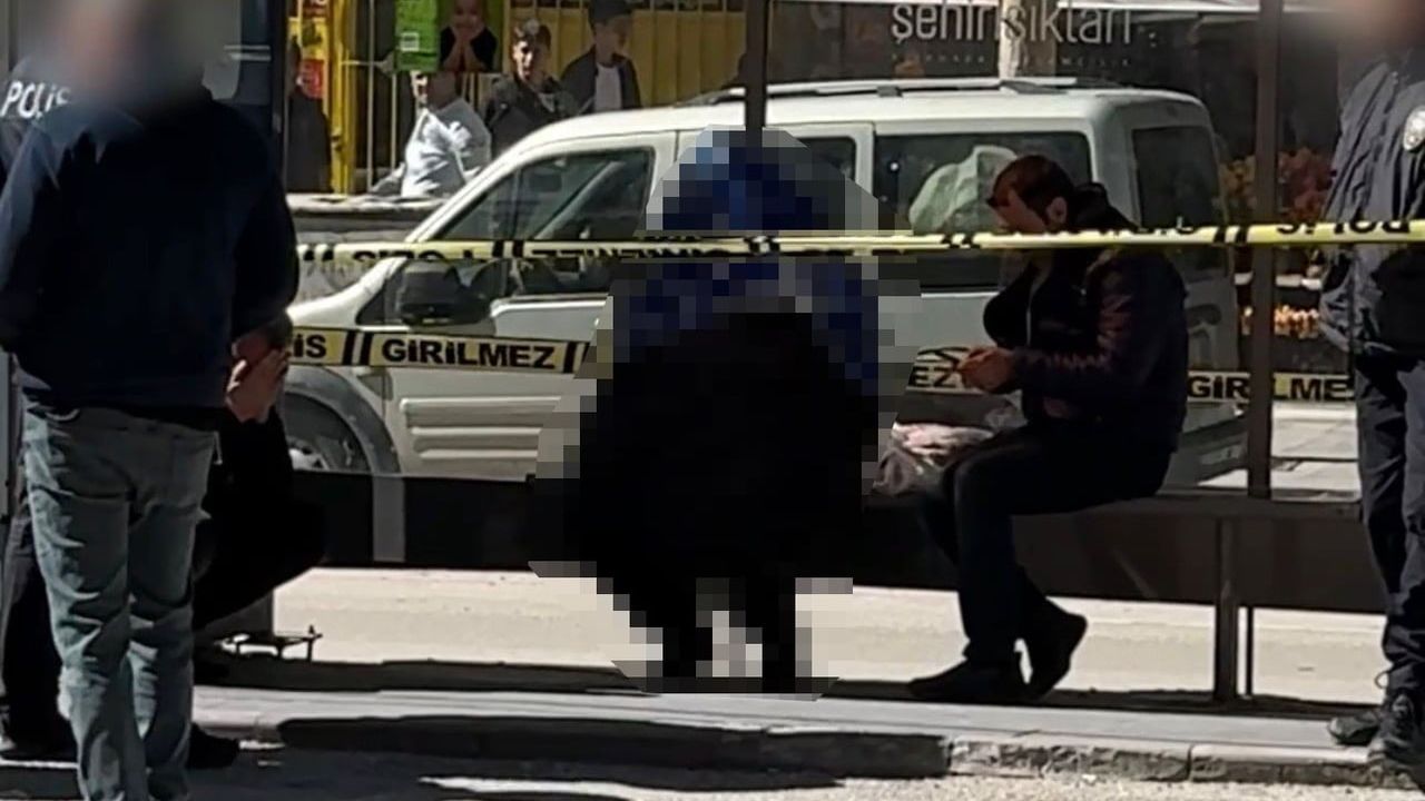 Elazığ'da ekmek almak için çıkan yaşlı adam otobüs durağında ölü bulundu