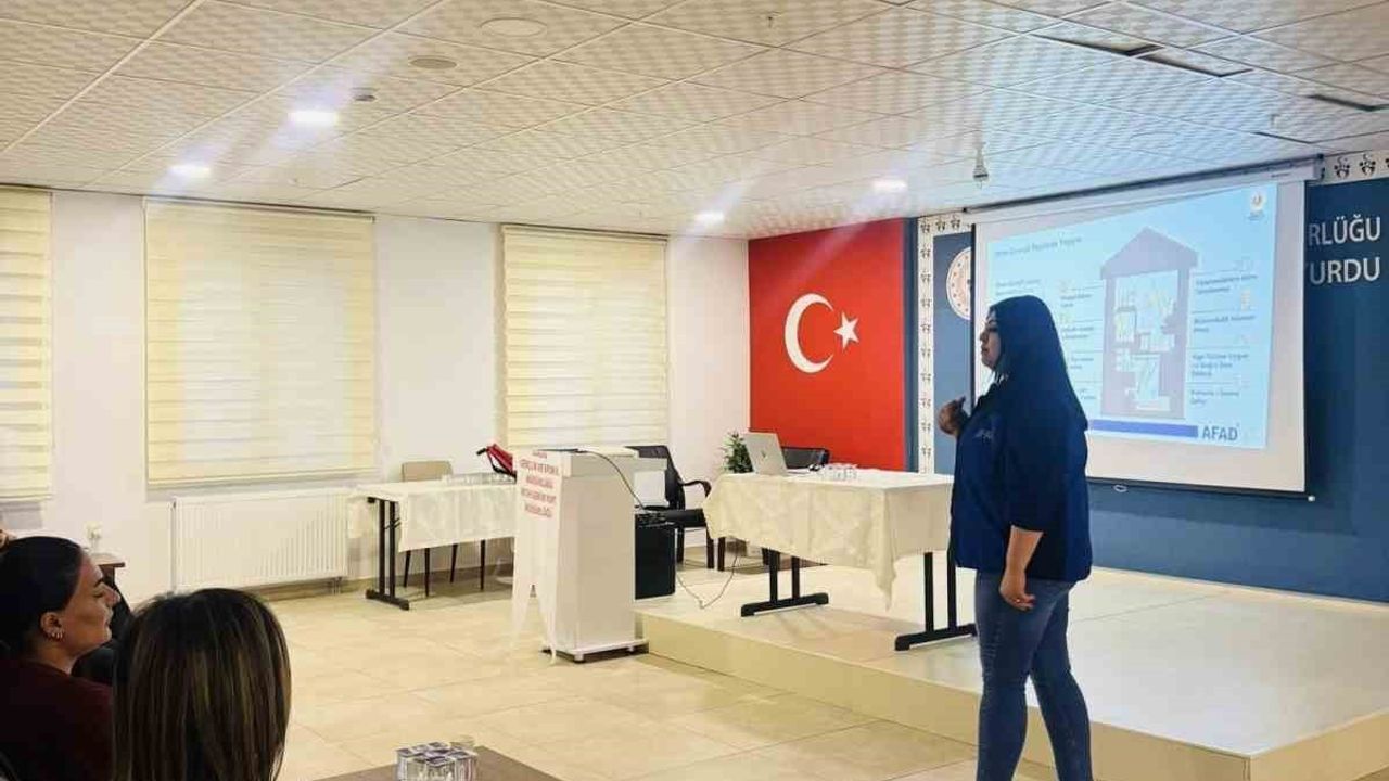 Elazığ'da Fethi Sekin Öğrenci Yurdu'nda Afet Farkındalık Eğitimi Düzenlendi