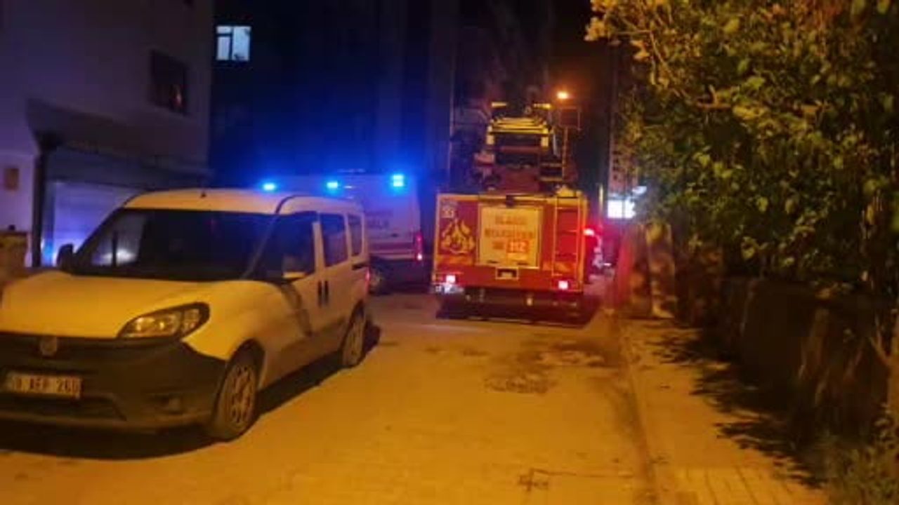 Elazığ'da ihbar üzerine yapılan aramada itfaiye pencereden girdi, daire boş çıktı