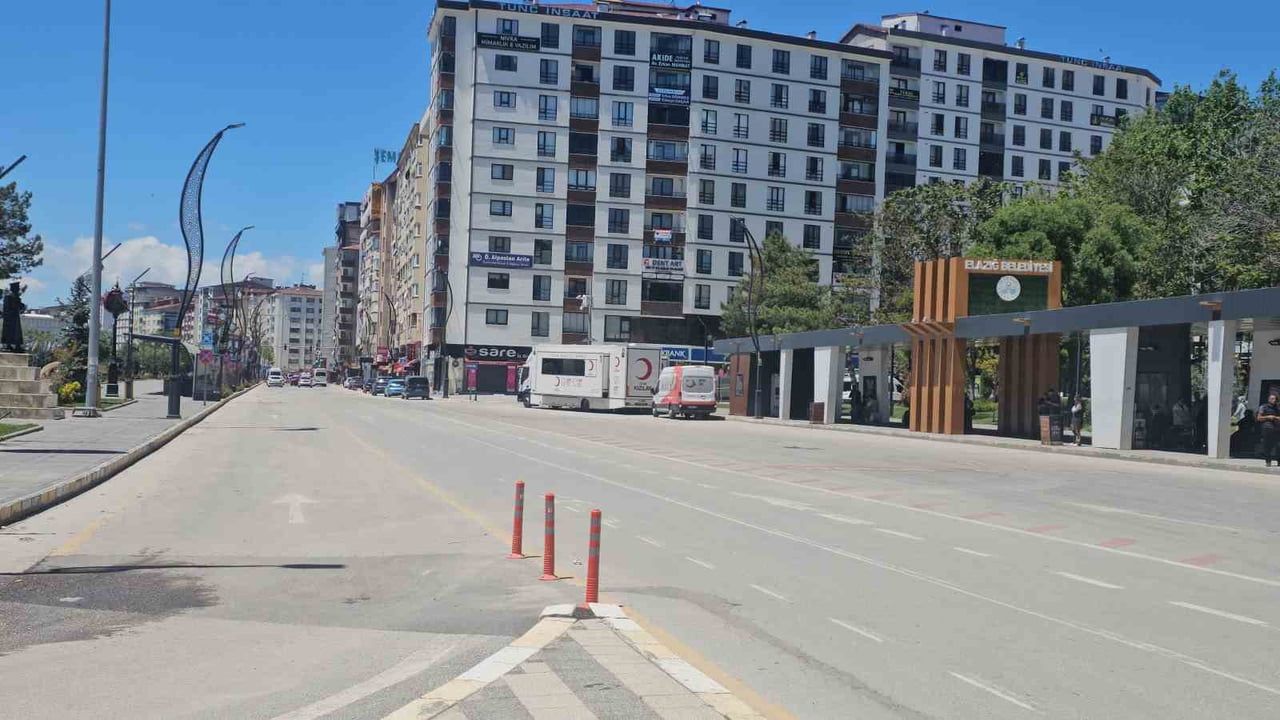 Elazığ'da Kurban Bayramı'nın ilk gününde cadde ve sokaklar sessizliğe büründü