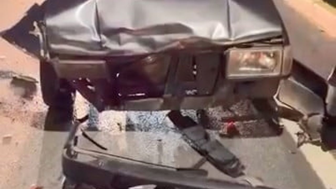 Elazığ'da makas yapan Tofaş Malatya Caddesi'nde arkadan çarptı: 2 yaralı, kaza anı araç kamerasında