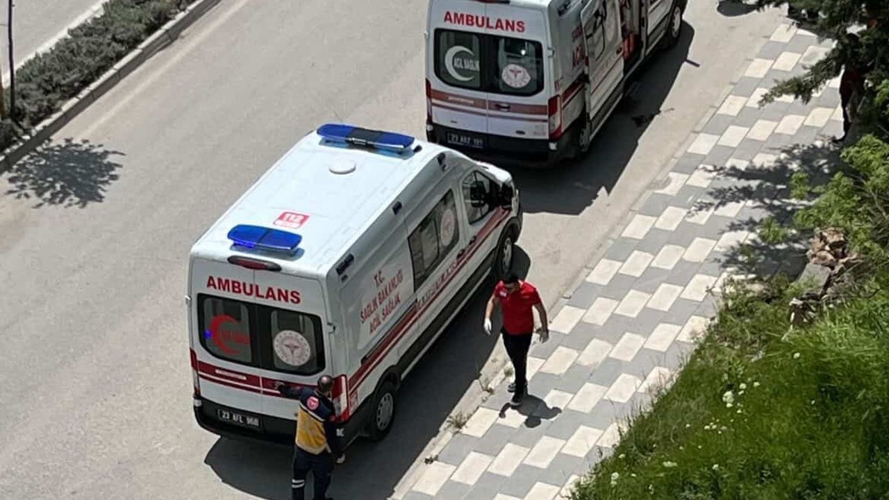 Elazığ'da motosiklet devrilmesi: Abdullahapaşa Mahallesi'nde 2 kişi yaralandı