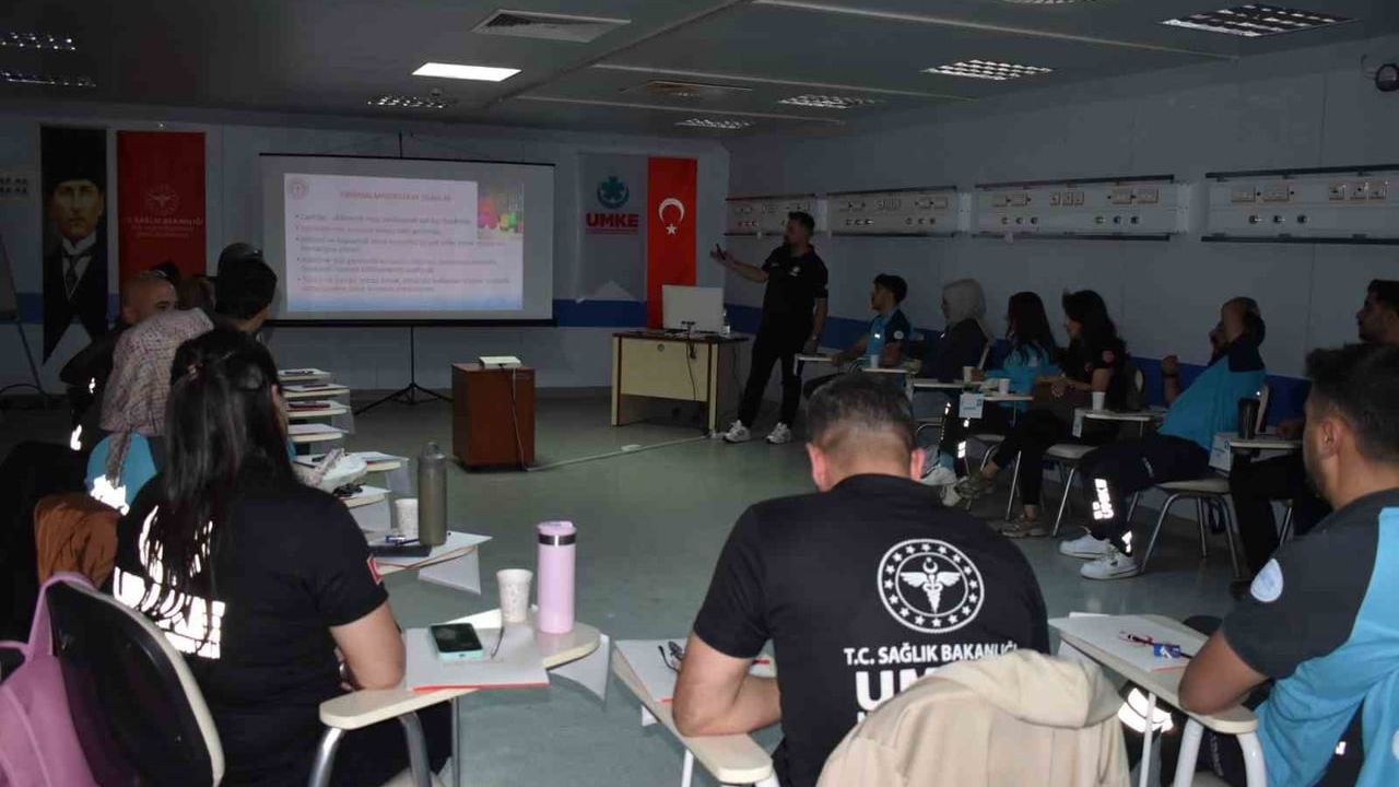 Elazığ'da UMKE personeline KBRN eğitimi verildi