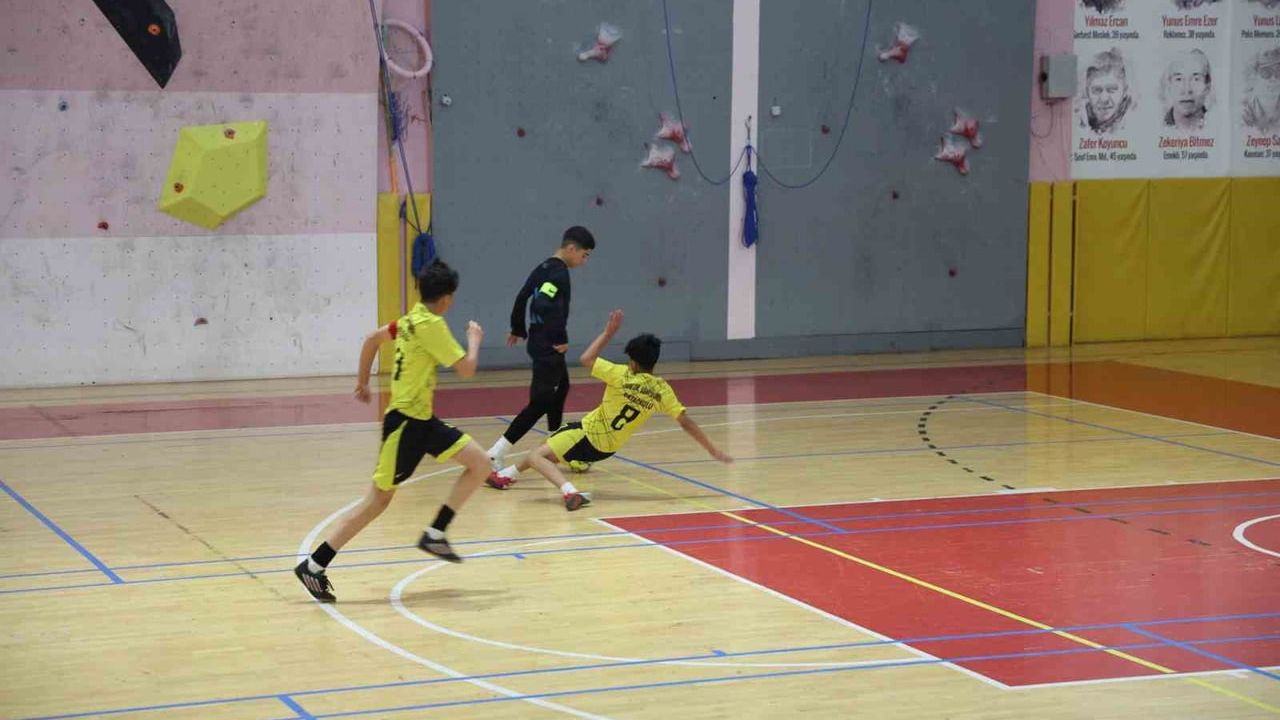 Elazığ'da Yıldızlar Futsal Yarı Final Müsabakaları Tamamlandı