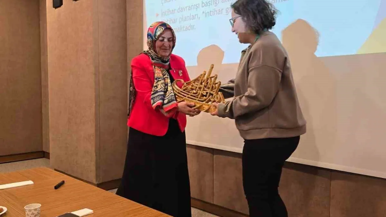 Elazığ Fethi Sekin Şehir Hastanesi'nde 'İntihara Yaklaşım' Semineri