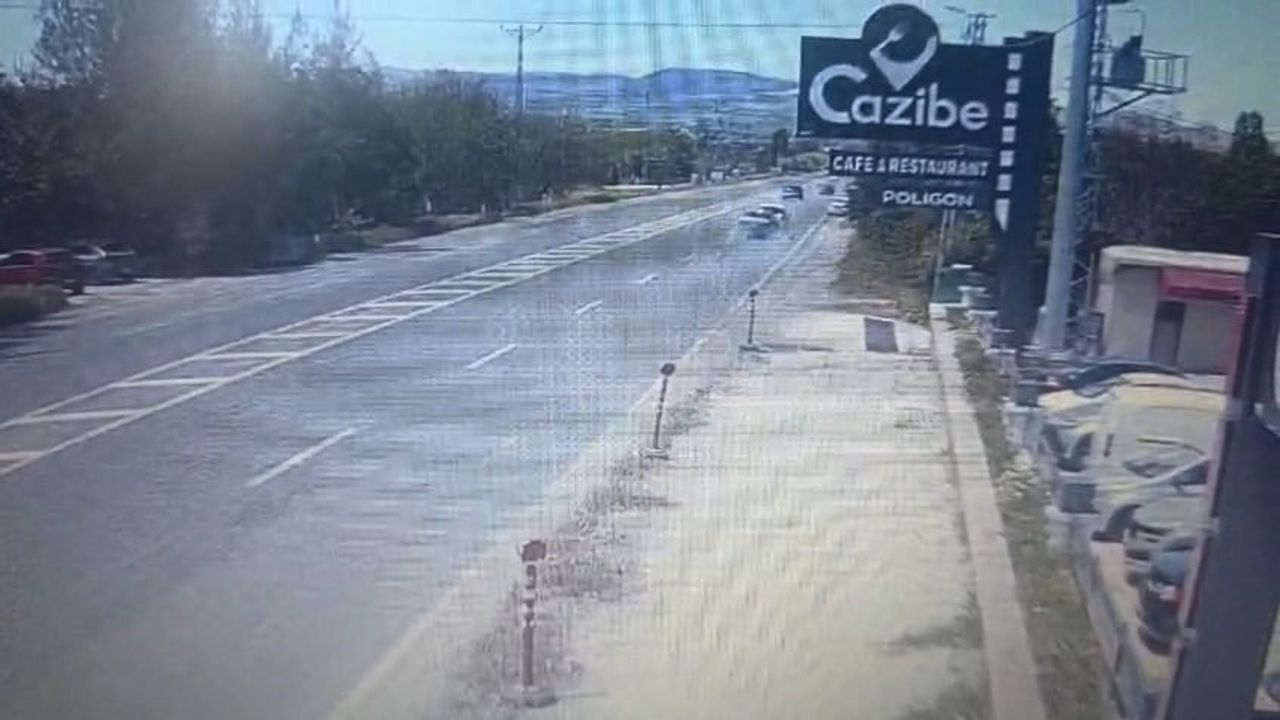 Elazığ-Keban yolunda otomobil ile cip çarpıştı: 5 kişi yaralandı, kaza güvenlik kamerasına yansıdı