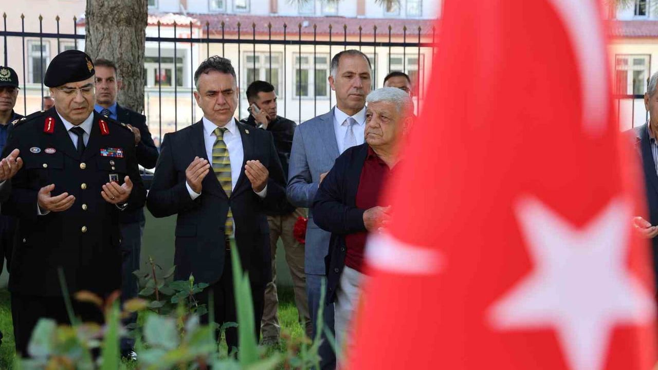 Elazığ Protokolü ve Şehit Aileleri Kurban Bayramı Öncesi Şehitlikleri Ziyaret Etti