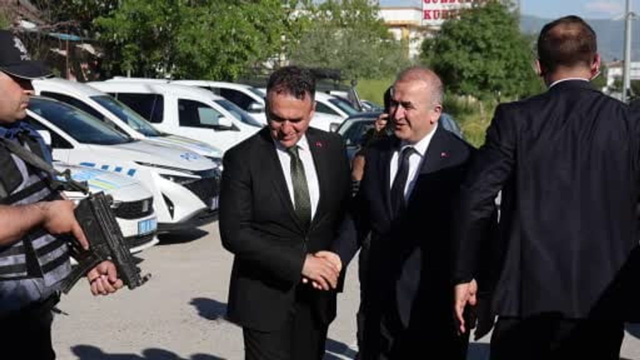 Elazığ Valisi Numan Hatipoğlu arife günü görev başındaki polis ve jandarmayı ziyaret etti