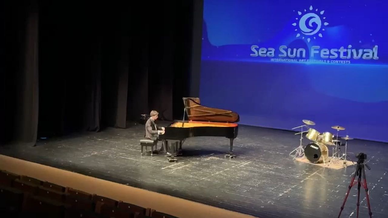 Elazığlı piyanist Ömer Gür, Sea Sun Festival 2026'da birincilik kazandı