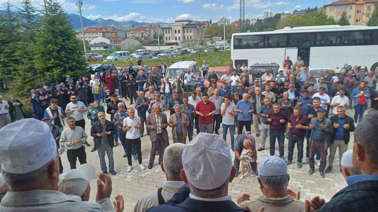 Emet'te 20 hacı adayı dualarla uğurlandı