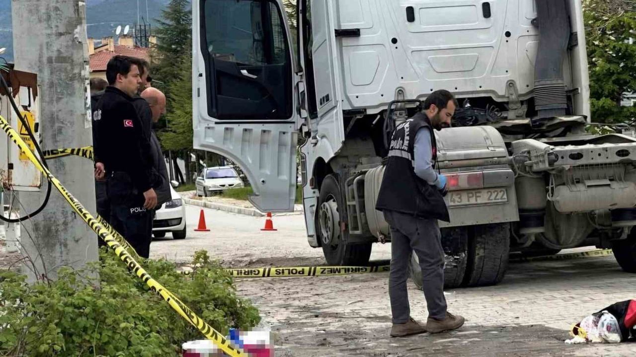 Emet'te geri manevra yapan tırın çarptığı 78 yaşındaki kadın ağır yaralandı