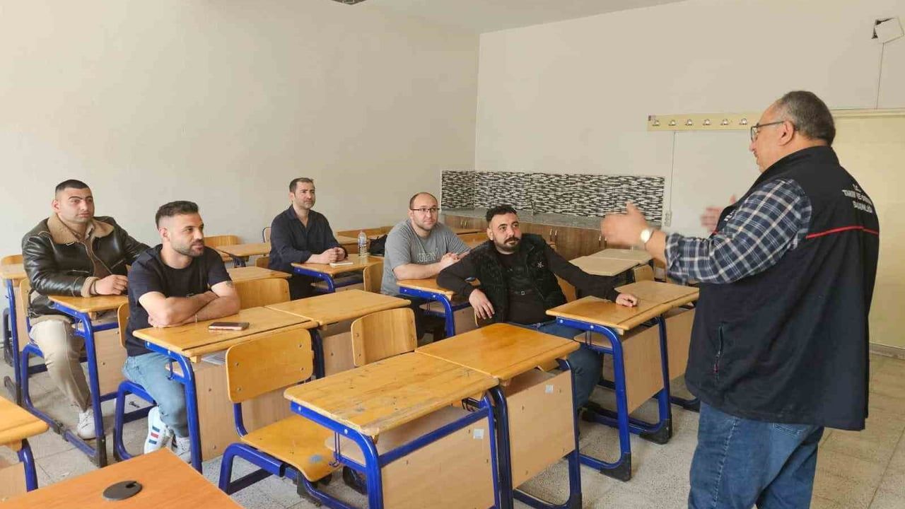 Emet’te 'Kurban Kesim Elemanı' kursu uygulamalı eğitimle gerçekleştirildi
