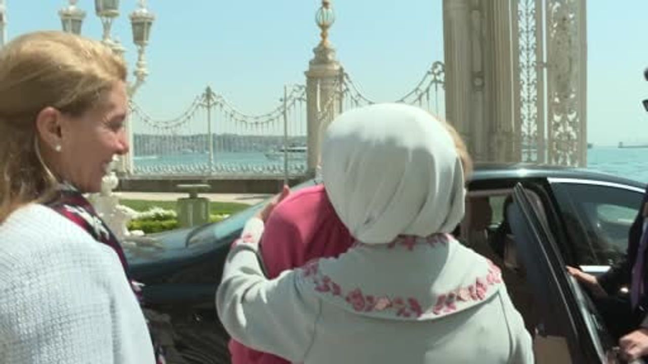 Emine Erdoğan, Belçika Kraliçesi Mathilde’yi Dolmabahçe Sarayı’nda ağırladı