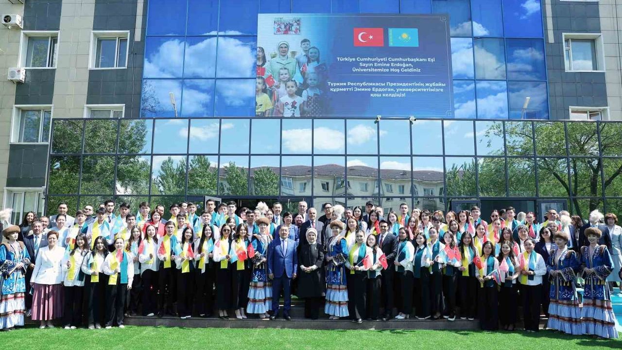 Emine Erdoğan, Kazakistan'da Uluslararası Sıfır Atık Eğitim Laboratuvarı'nın Açılışını Yaptı
