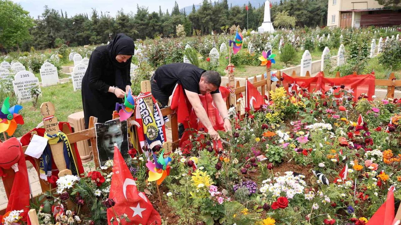 En hüzünlü Anneler Günü: Bayram Nabi Şişik'in annesi mezarında konuştu