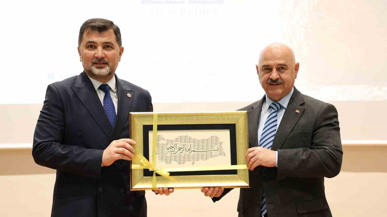 Ercan Öztürk: Düzce Üniversitesi'nde sosyal hizmet ve hemşirelik öğrencileri 'isimsiz kahramanlar'