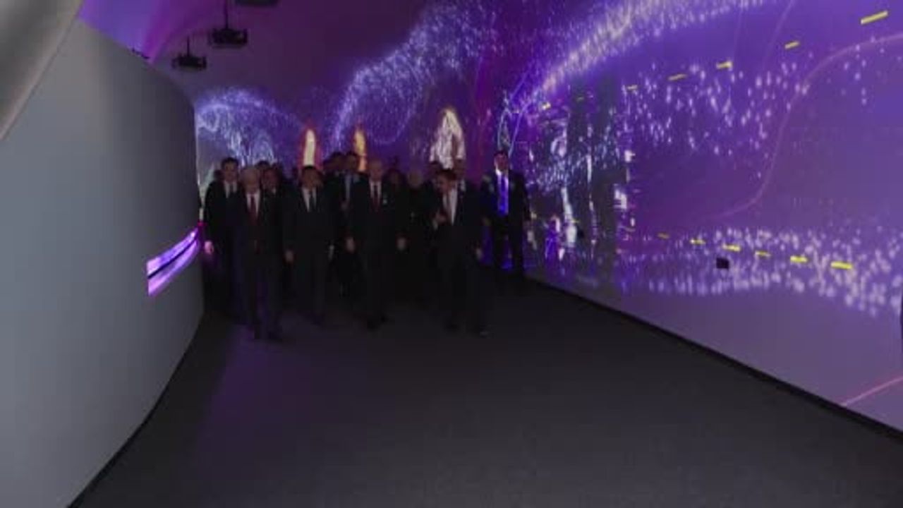 Erdoğan, Astana'da Alem.AI Yapay Zeka Merkezi'ni ziyaret etti