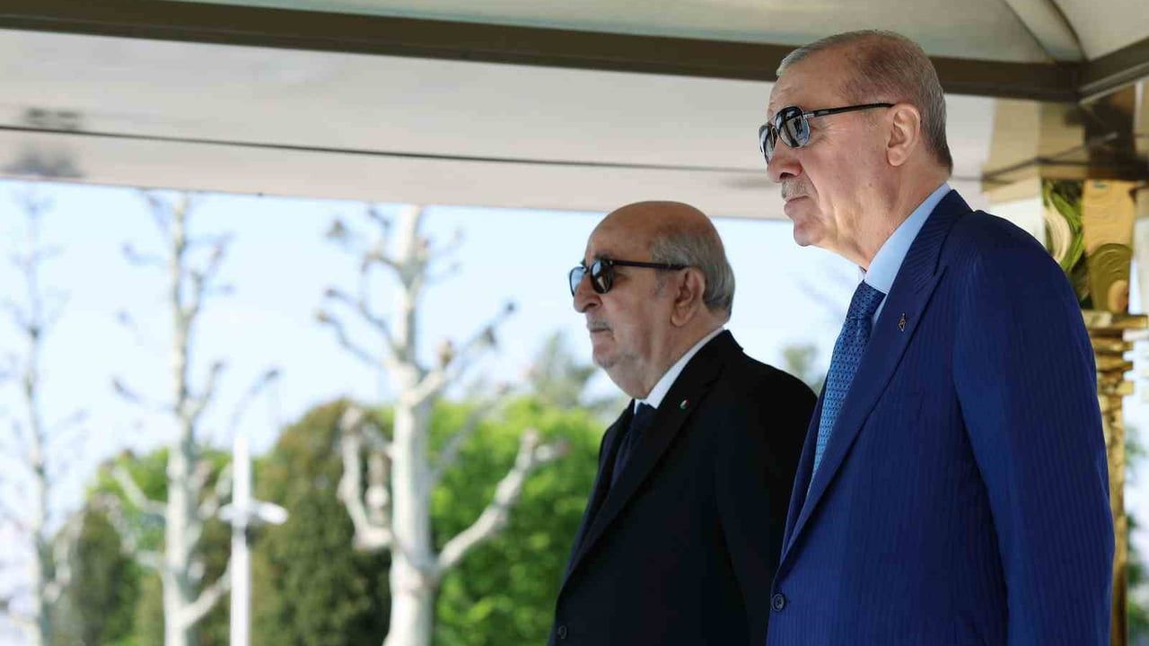 Erdoğan, Cezayir Cumhurbaşkanı Abdülmecid Tebbun’u Cumhurbaşkanlığı Külliyesi’nde törenle karşıladı