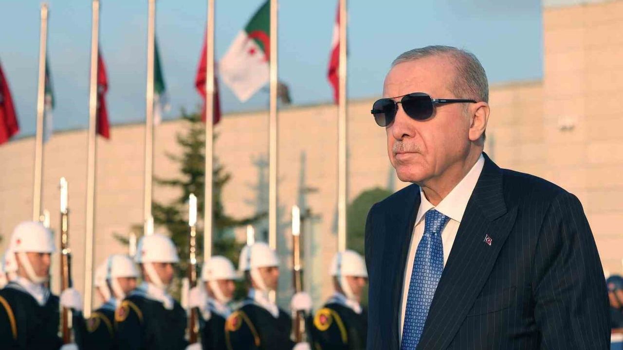 Erdoğan, Cezayir Cumhurbaşkanı Tebbun'u Esenboğa Havalimanı'nda karşıladı