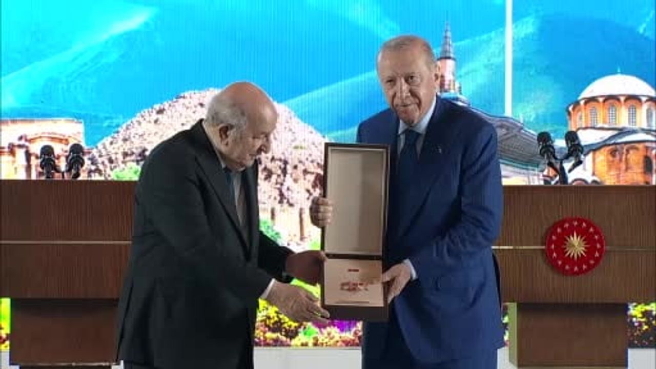 Erdoğan'dan Cezayir Cumhurbaşkanı Abdülmecid Tebbun'a Devlet Nişanı