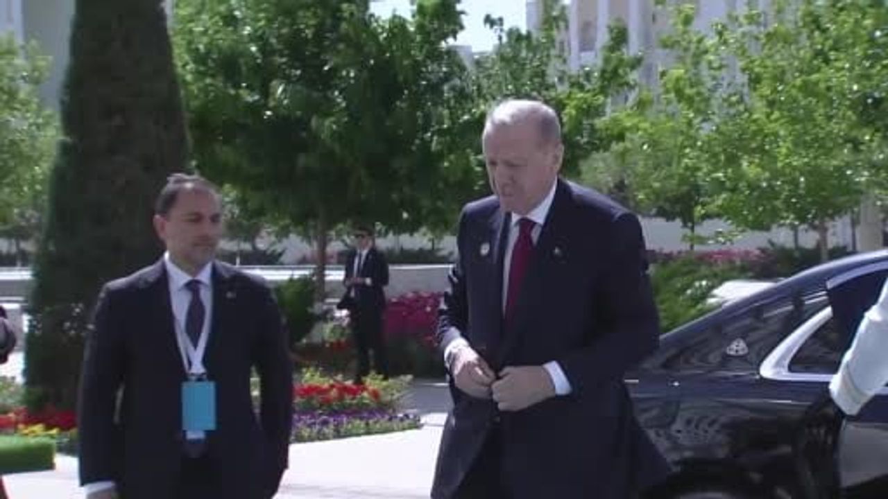 Erdoğan, TDT Gayriresmi Zirvesi için Türkistan Kongre Merkezi'ne geldi