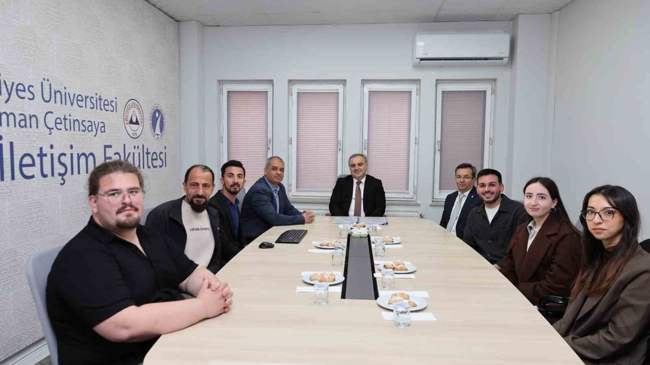 ERÜ Rektörü Prof. Dr. Fatih Altun Radyo, Televizyon ve Sinema Kulübünü Fakültede Ziyaret Etti