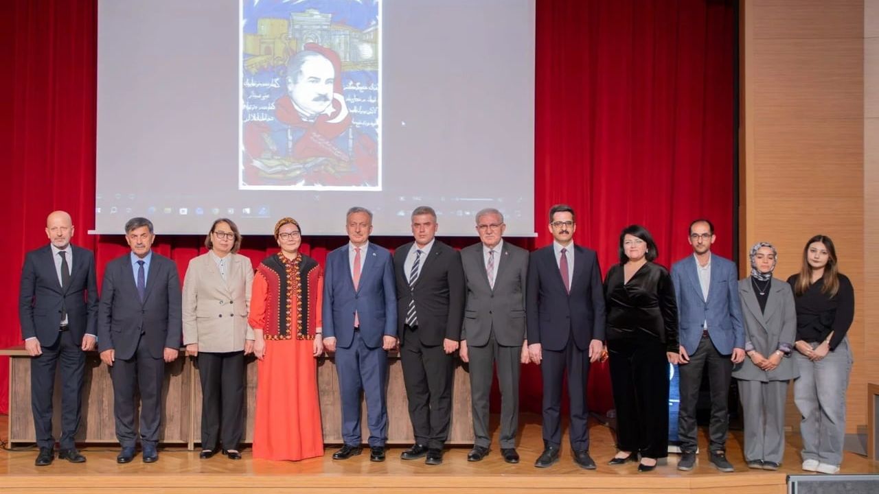 Erzincan Binali Yıldırım Üniversitesi'nde "Fikirden Aksiyona Türk Dünyası" paneli gerçekleştirildi