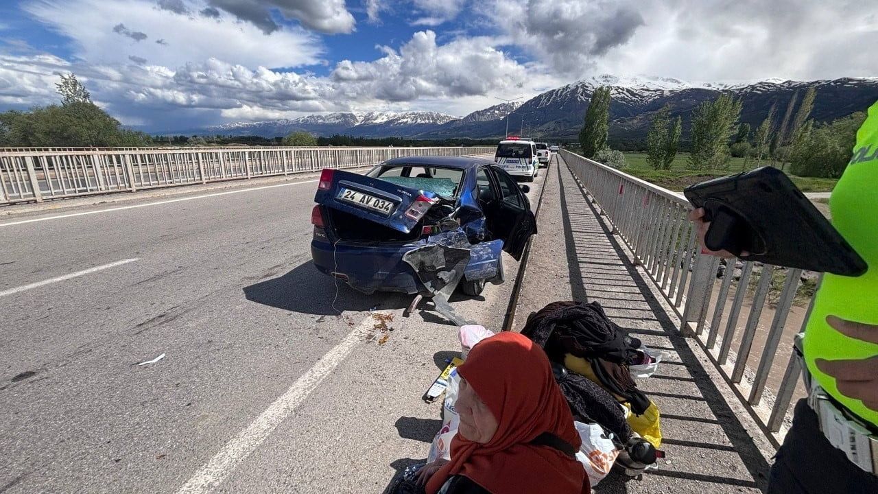 Erzincan-Çağlayan Karayolu'nda Trafik Kazası: 2 Yaralı