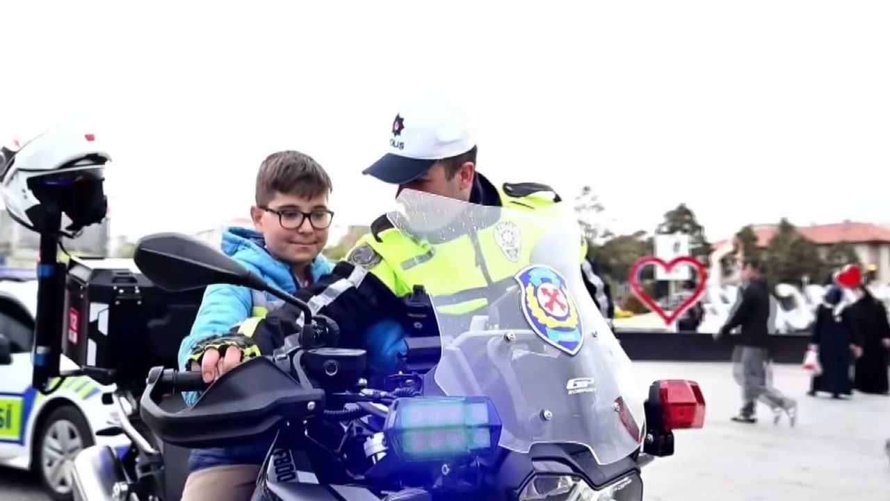 Erzincan'da 'Bir Kural Bir Ömür' mottosuyla trafik güvenliği farkındalık etkinliği