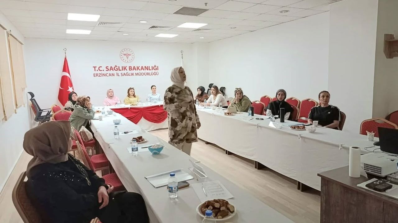 Erzincan'da koordinatör ebelere 'Her Gebeye Bir Ebe' kapsamında normal doğum eğitimi
