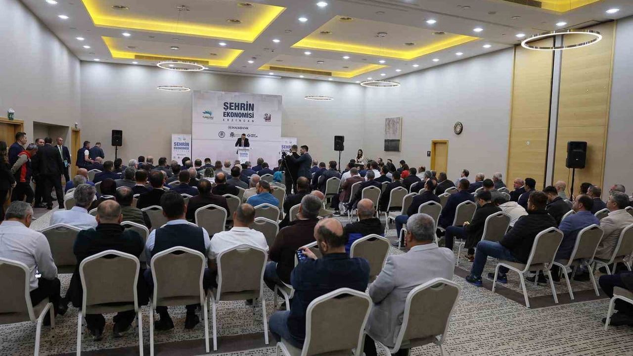 Erzincan'da 'Şehrin Ekonomisi Erzincan' paneli: Yerel potansiyel ve ortak çalışma vurgusu