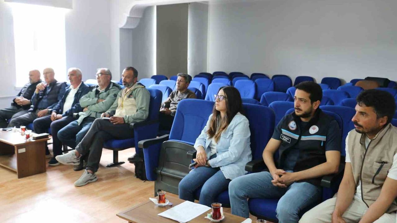 Erzincan'da su ürünleri sektörünün geleceği konuşuldu: üretim, kaynak kullanımı ve birlikleşme ön plana çıktı