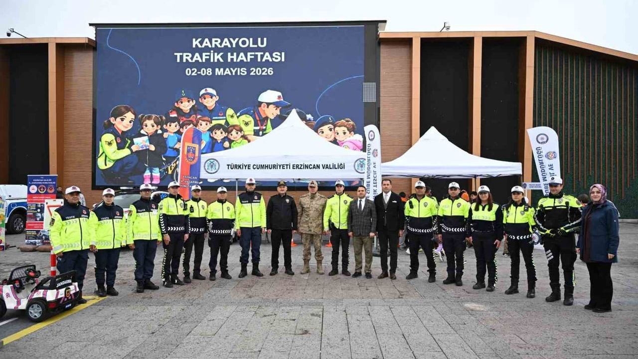 Erzincan'da Trafik Güvenliği Haftası: Cumhuriyet Meydanı'nda Bilinçlendirme Standı