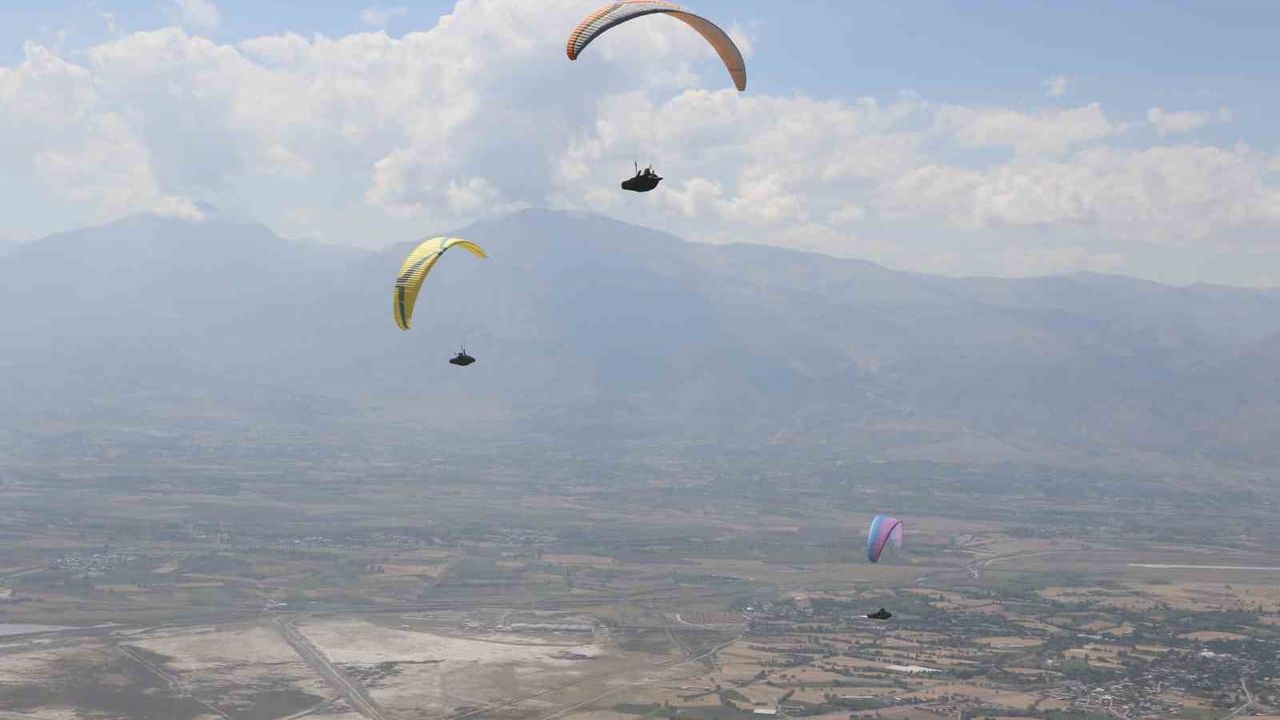 Erzincan Yamaç Paraşütünde Türkiye 2’ncisi Oldu