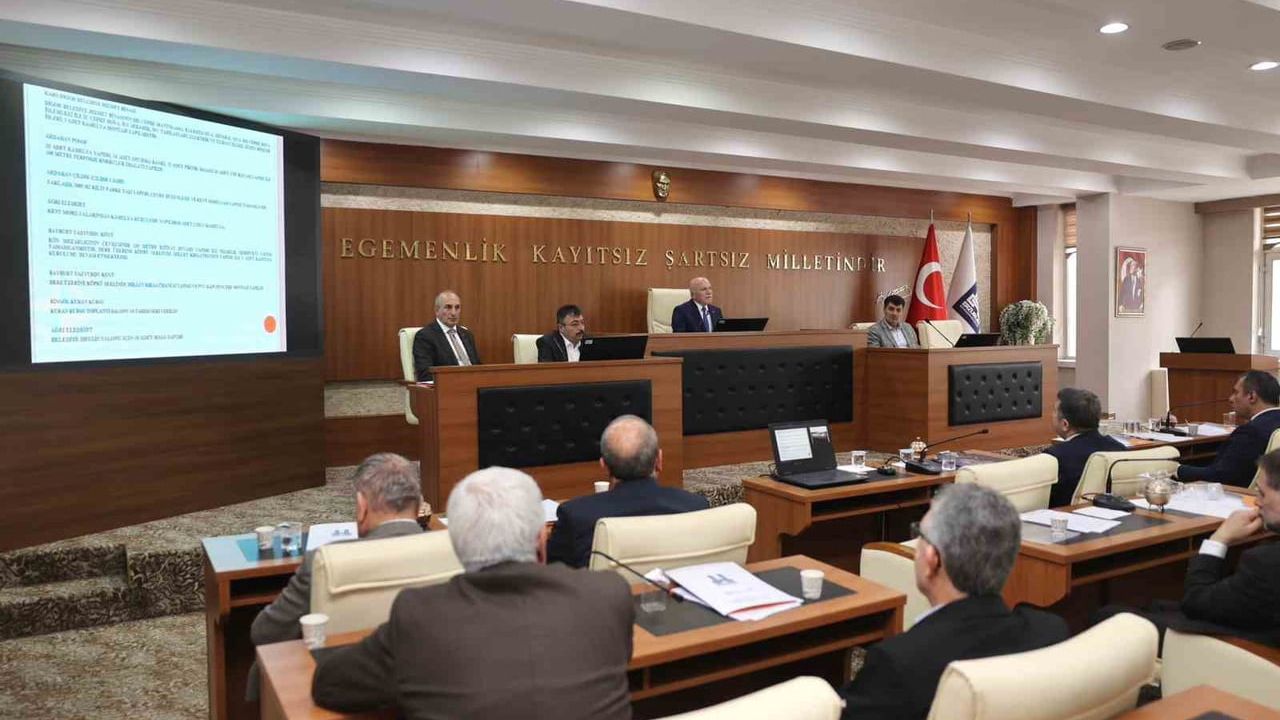 Erzurum Büyükşehir Belediye Başkanı Mehmet Sekmen yeniden Doğu Anadolu Belediyeler Birliği Başkanı seçildi