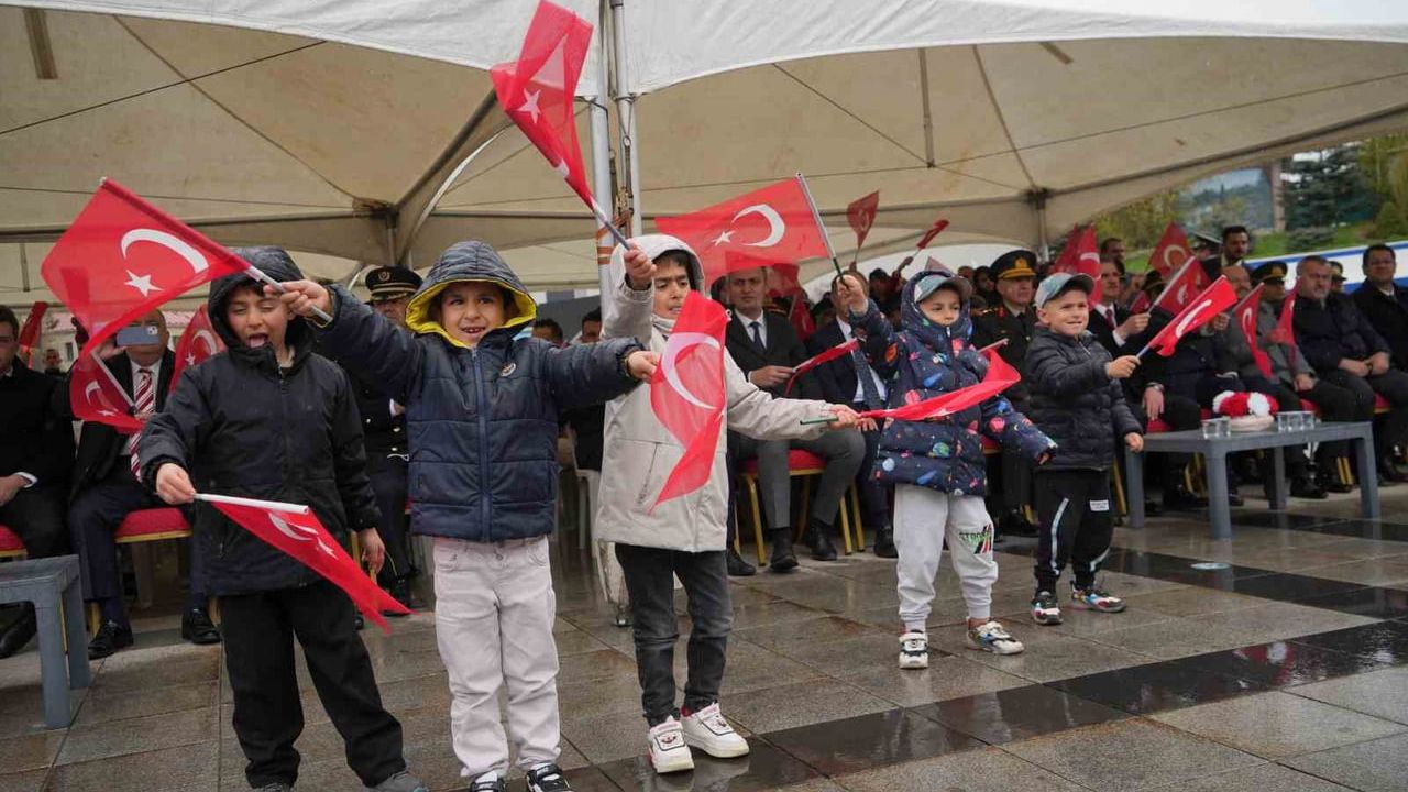Erzurum'da 19 Mayıs Atatürk'ü Anma, Gençlik ve Spor Bayramı yağmura rağmen coşkuyla kutlandı