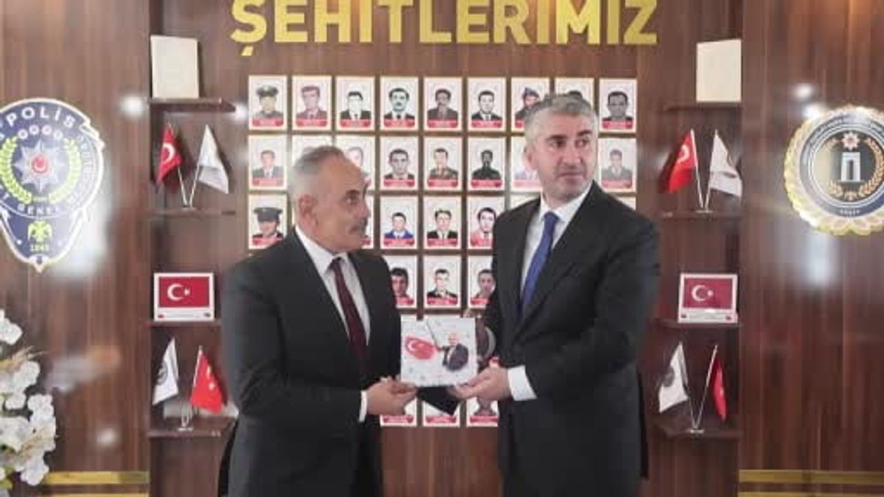 Erzurum'da bayram ziyaretleri: 'Zaman Durmaz, Kahramanlar Unutulmaz' projesiyle şehit aileleri ve gazilere vefa
