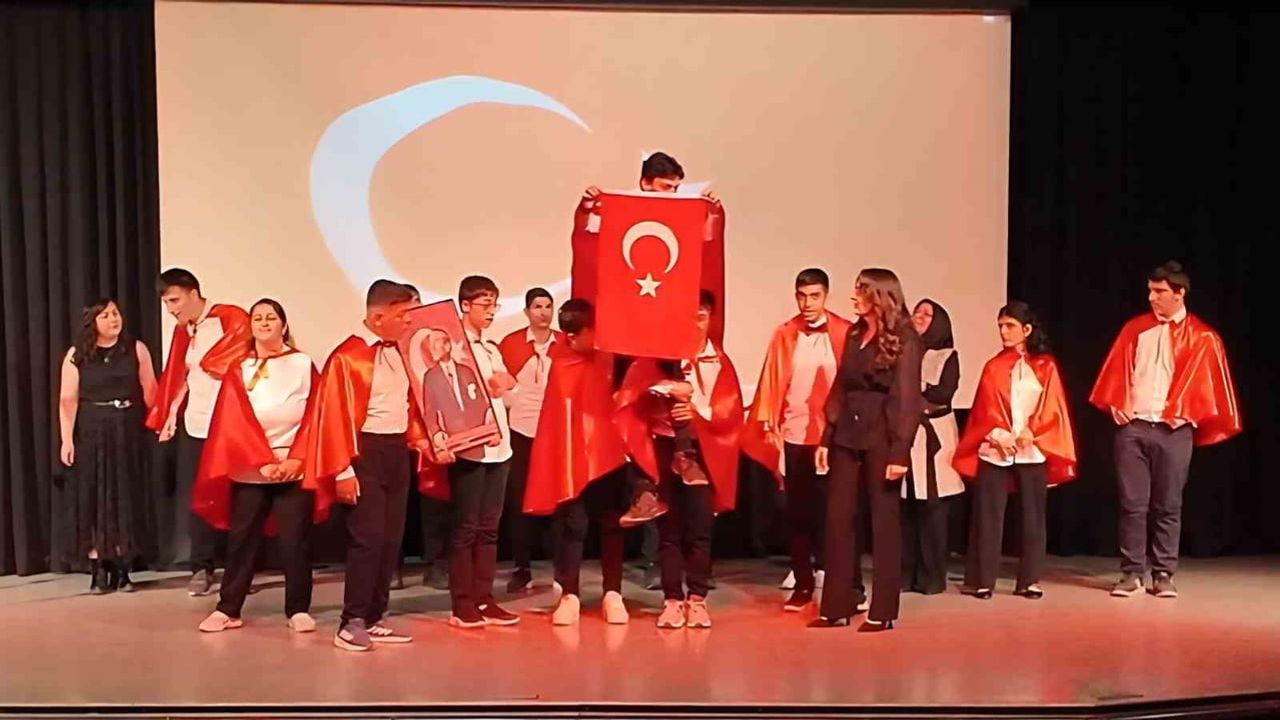 Erzurum'da Engeller Aşıldı: Necip Fazıl Kısakürek Kültür Merkezi'nde Anlamlı Program