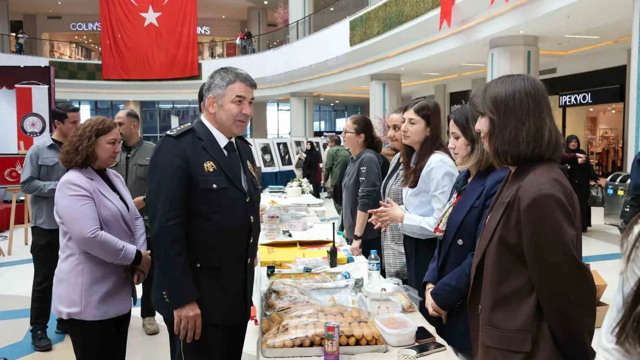Erzurum'da 'Güvenlik İçin Çalışan Eller, Yardım İçin Kenetleniyor' hayır çarşısı açıldı