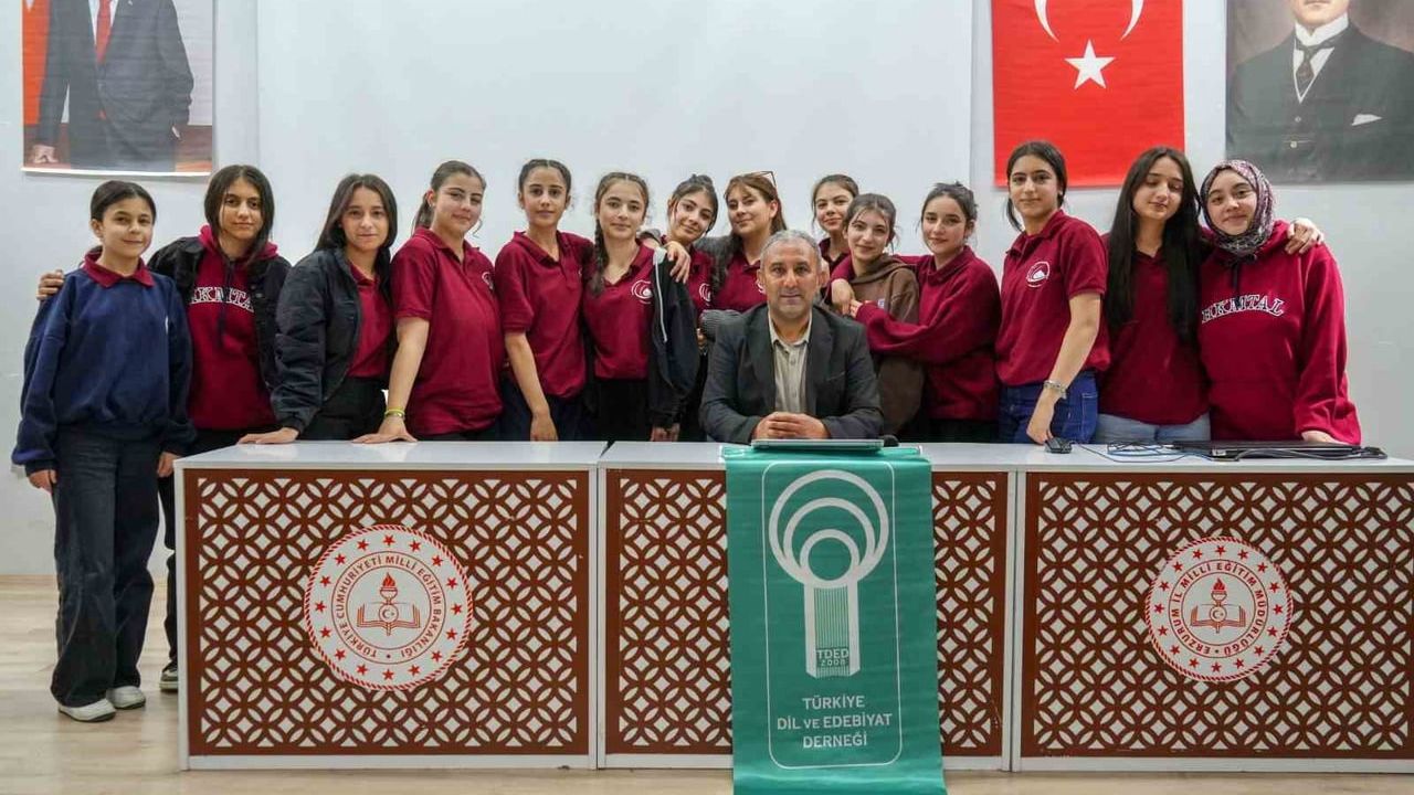 Erzurum'da lise öğrencilerine 'Fotoğraflarla Şehrin Dilini Anlamak' söyleşisi