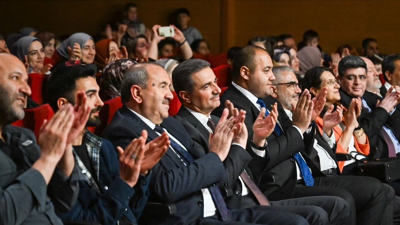 Erzurum'da Nahçıvan Kukla Tiyatrosu'nun Qastrol Seferi oyunu ilgi gördü