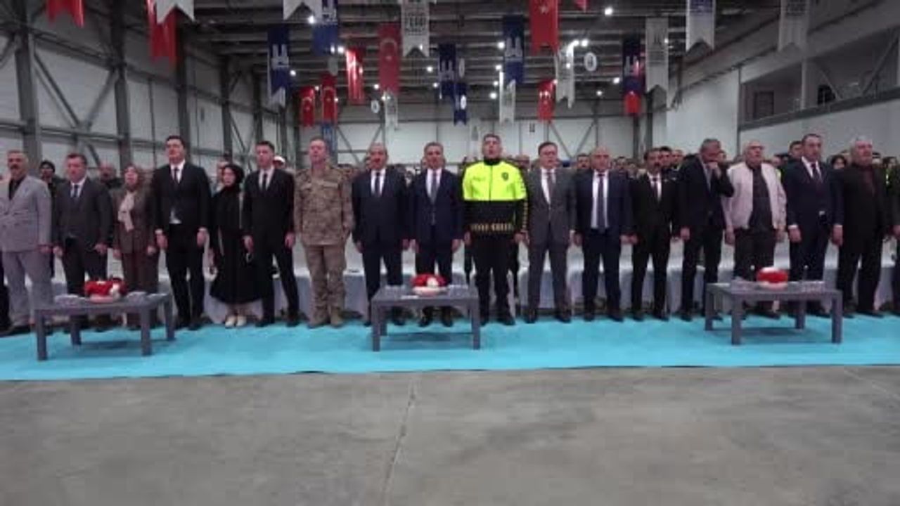 Erzurum'da 'Reflektörle Yol Al, Güvende Kal' projesi kapsamında çiftçilere reflektör dağıtıldı